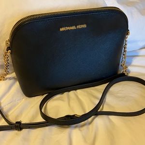 Micheal Kors black cross body purse